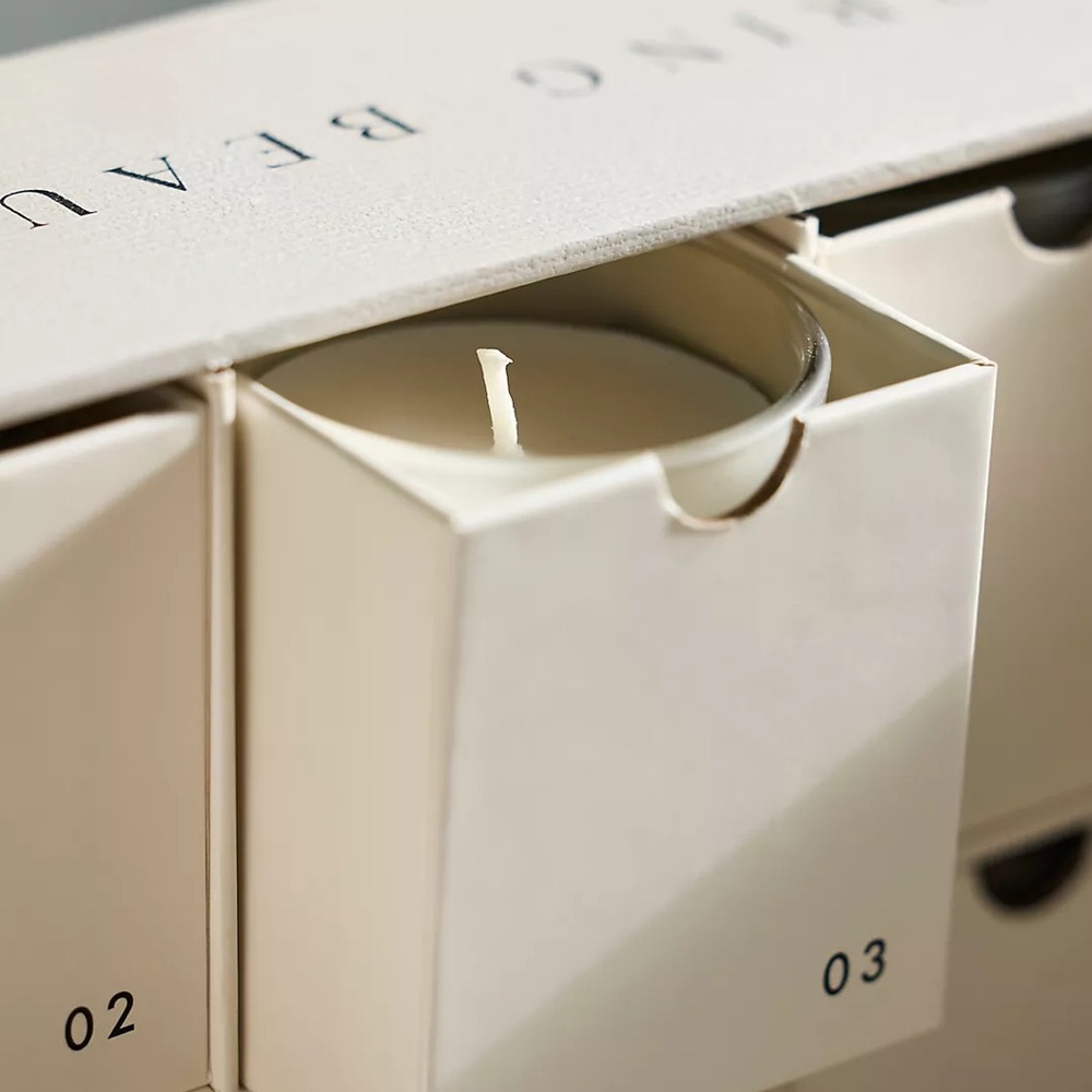 NWT/NIB Illume Frosted Glass Soy Candle Advent Box Set from Anthropologie- 4.8oz - Picture 3 of 5